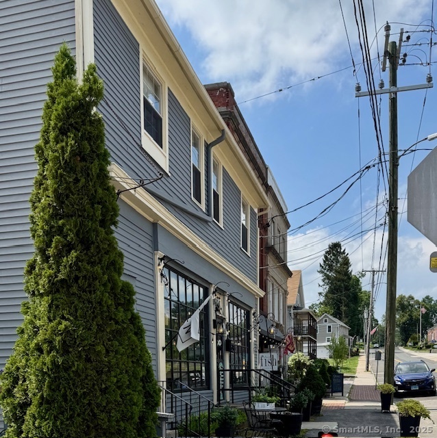 153 Main Street East Hampton CT 06424