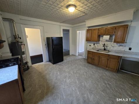 779 E. Main Street Waterbury CT 06702