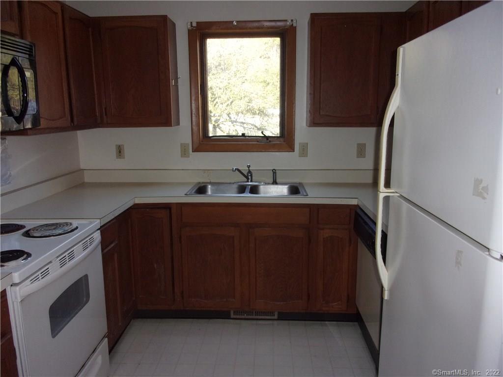 75 Eastbrook Heights Mansfield CT 06250