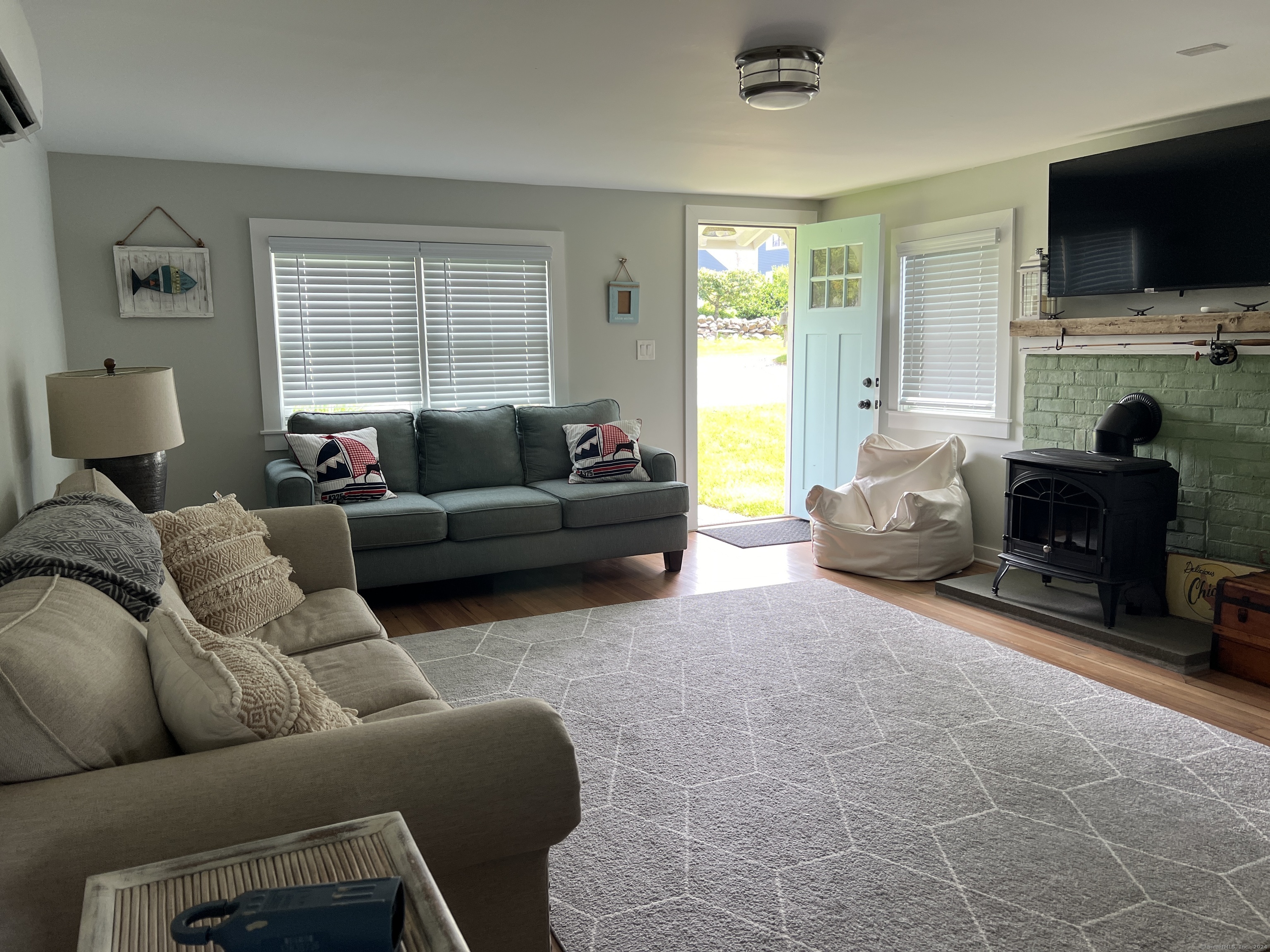 61 Old Black Point Road East Lyme CT 06357