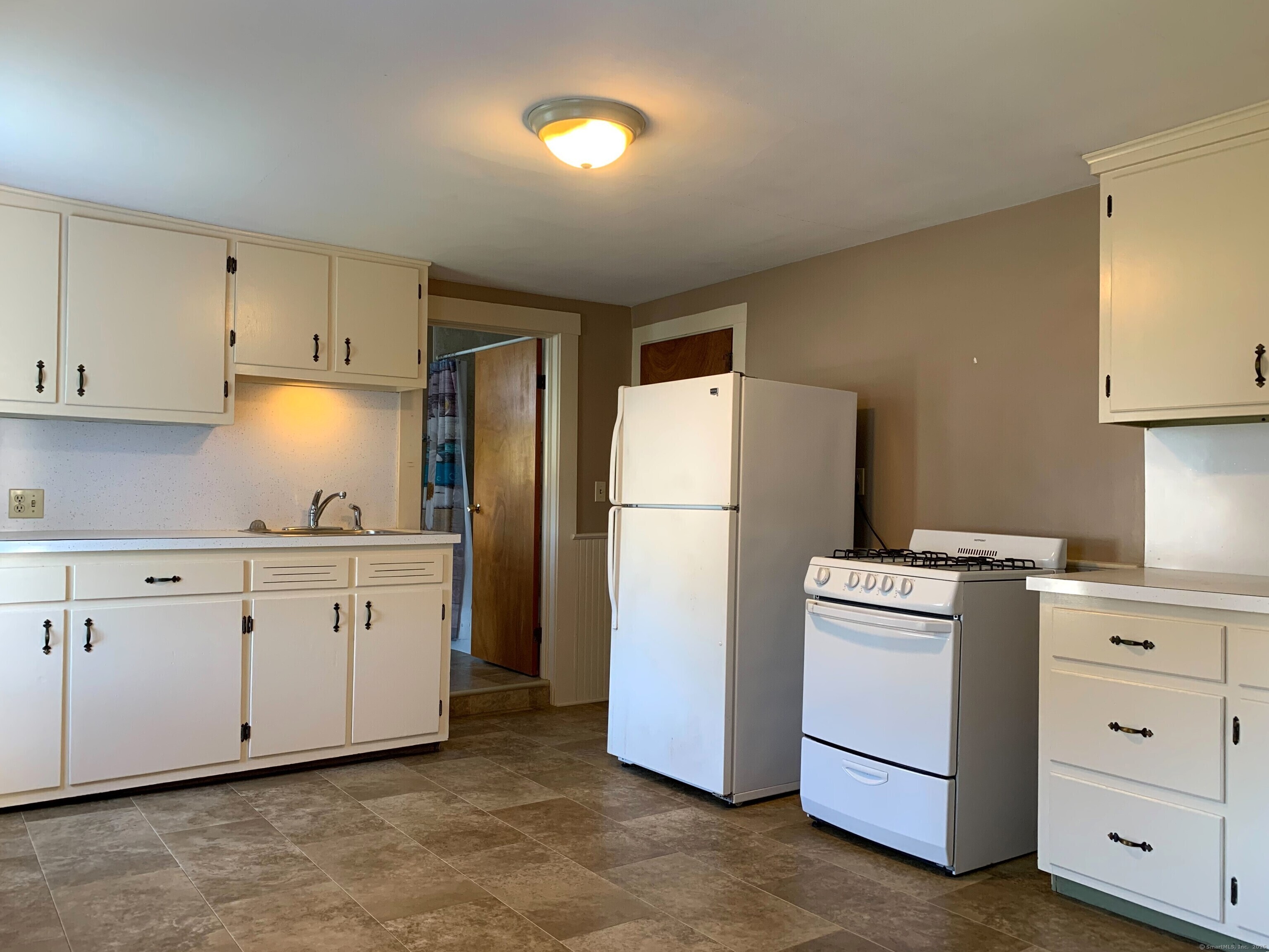 96 Main St Street Branford CT 06405