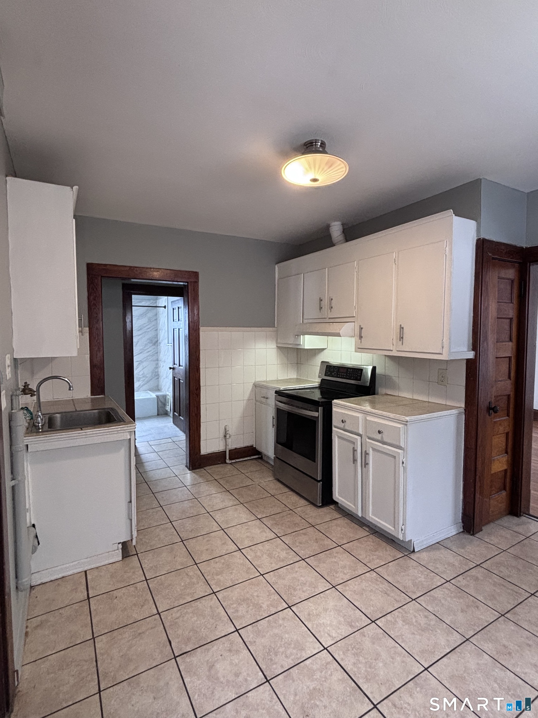 448 Hillside Avenue Hartford CT 06106