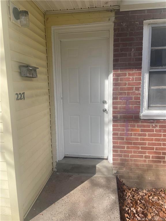 227 Woodlawn Circle East Hartford CT 06108