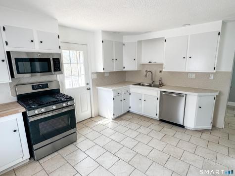 439 Henry Ave Extension Stratford CT 06614