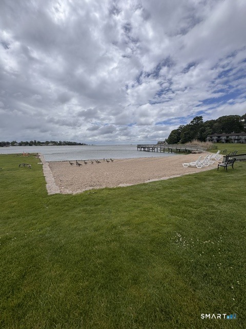 35 Harbour Village Branford CT 06405