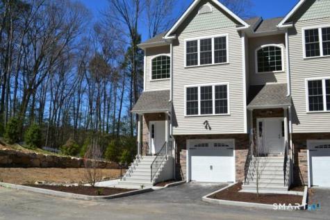 18 Oak Branch Drive Brookfield CT 06804