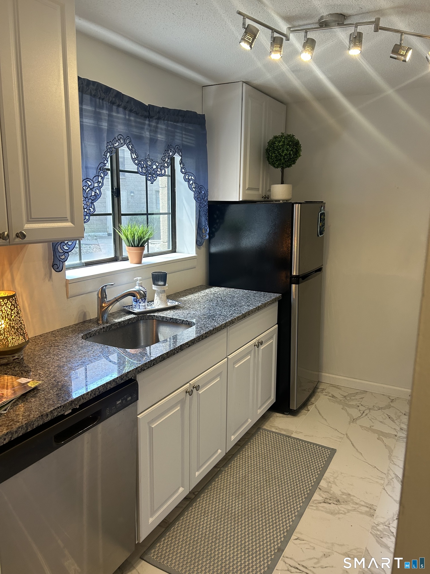 42 North Main Street West Hartford CT 06107