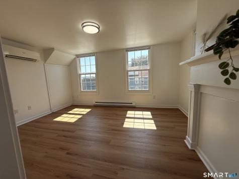 9 Brewer Street New London CT 06320