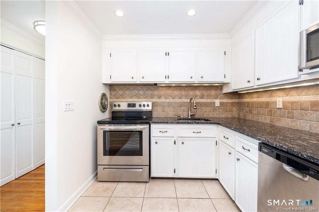 108 Oakwood Avenue West Hartford CT 06119