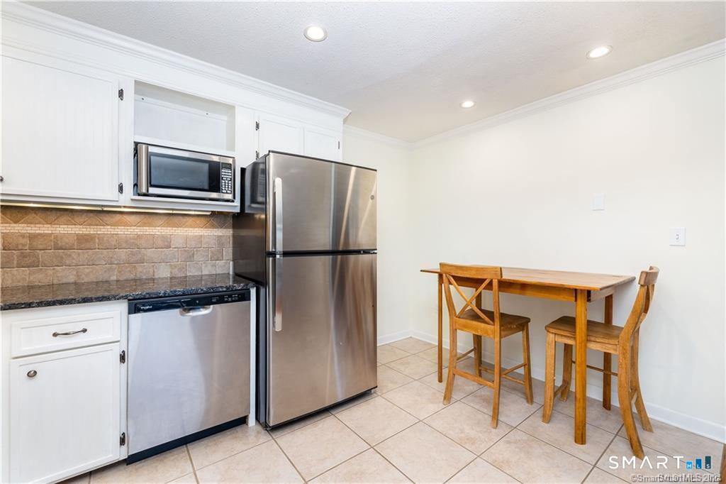 108 Oakwood Avenue West Hartford CT 06119