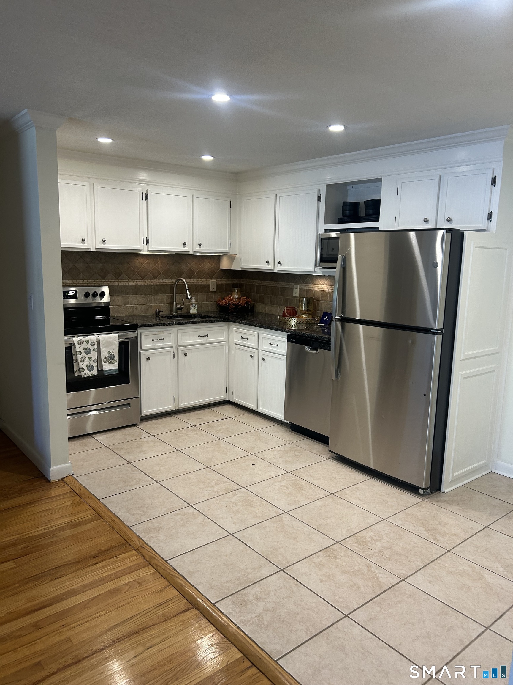 108 Oakwood Avenue West Hartford CT 06119