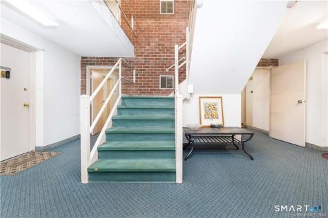 108 Oakwood Avenue West Hartford CT 06119