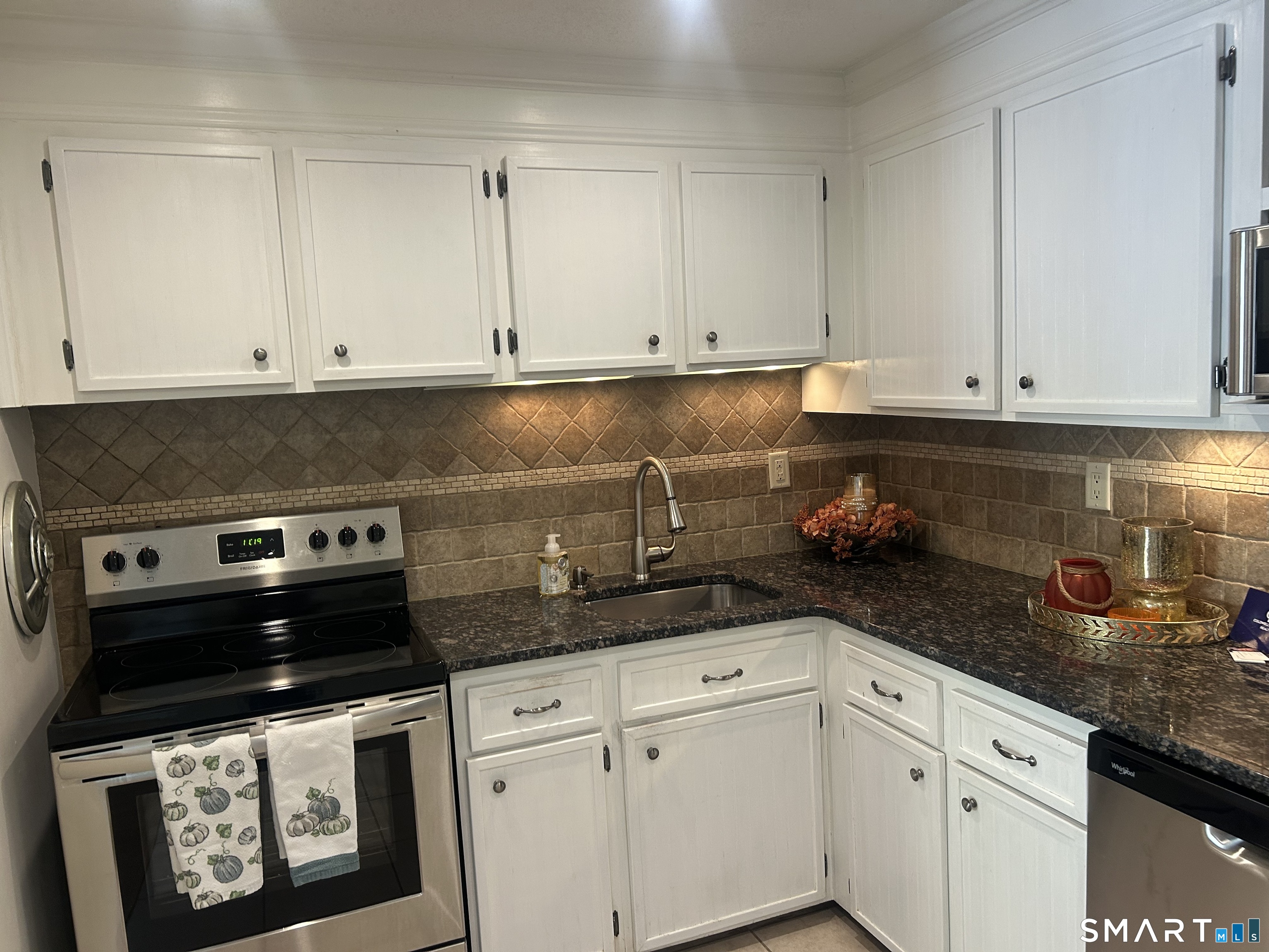 108 Oakwood Avenue West Hartford CT 06119