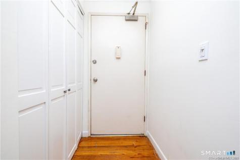 108 Oakwood Avenue West Hartford CT 06119
