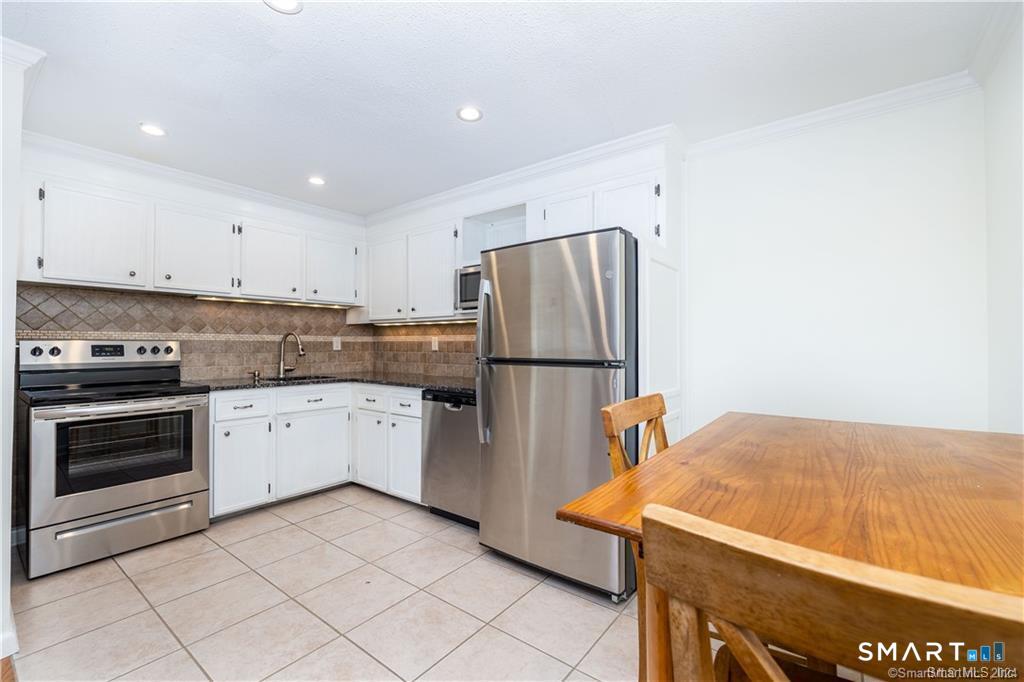 108 Oakwood Avenue West Hartford CT 06119