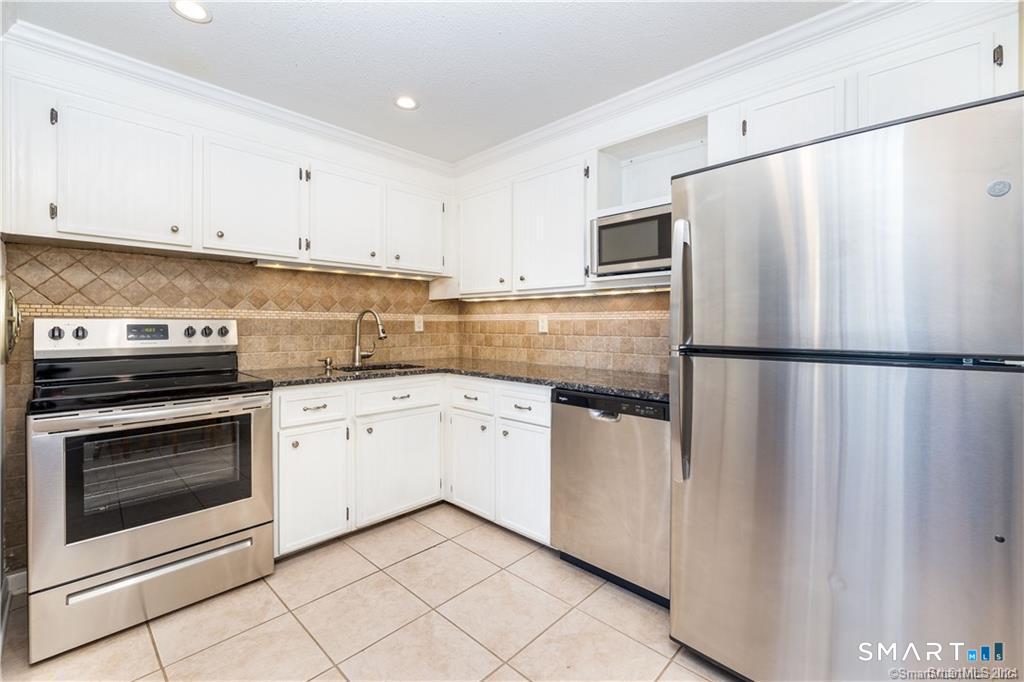 108 Oakwood Avenue West Hartford CT 06119