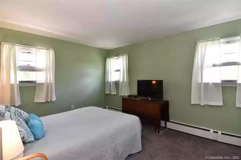 21 Mcdermott Circle Hamden CT 06518