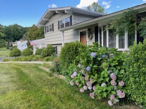 21 Mcdermott Circle Hamden CT 06518