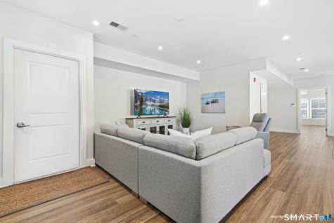 82 Wall Street Madison CT 06443