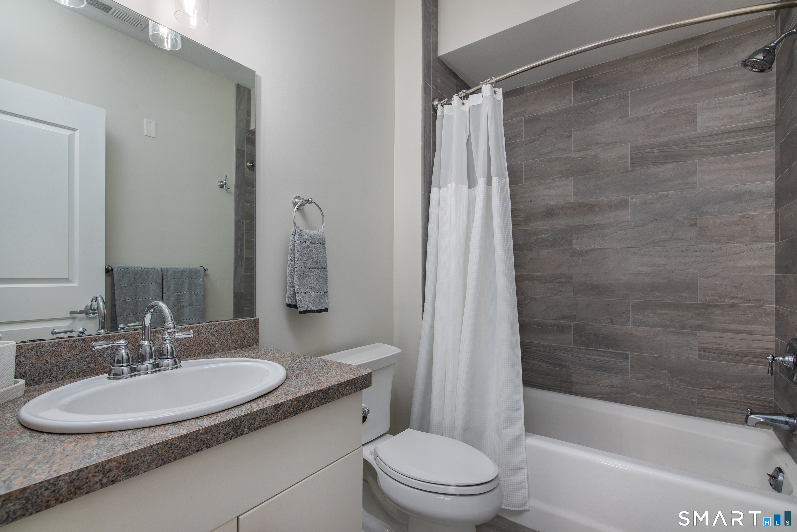 82 Wall Street Madison CT 06443