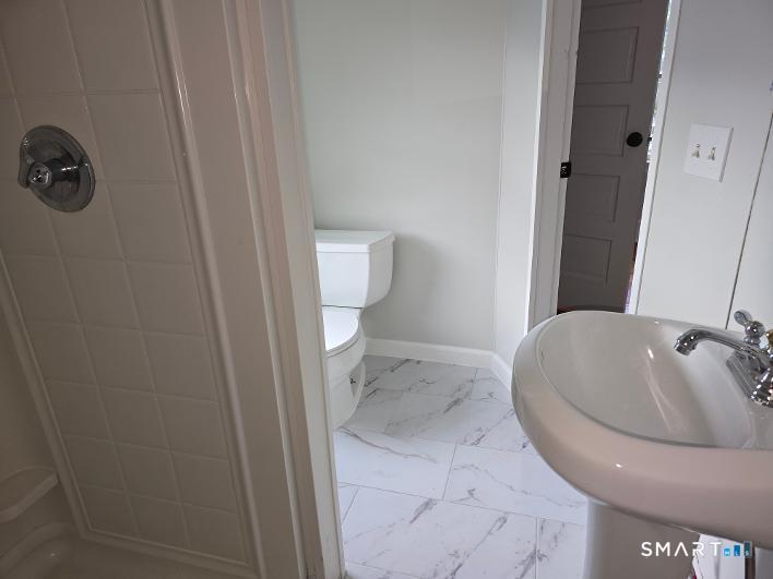 18 Huntingdon Place Waterbury CT 06708