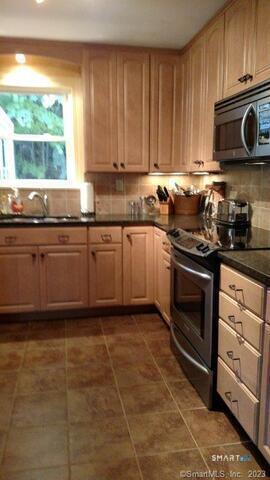 19 Sunshine Road Waterford CT 06375