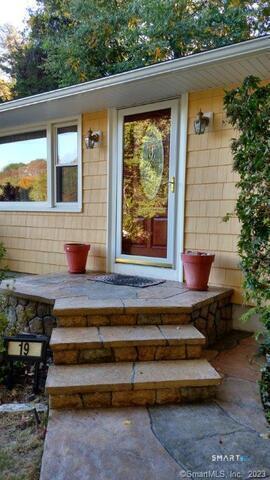19 Sunshine Road Waterford CT 06375