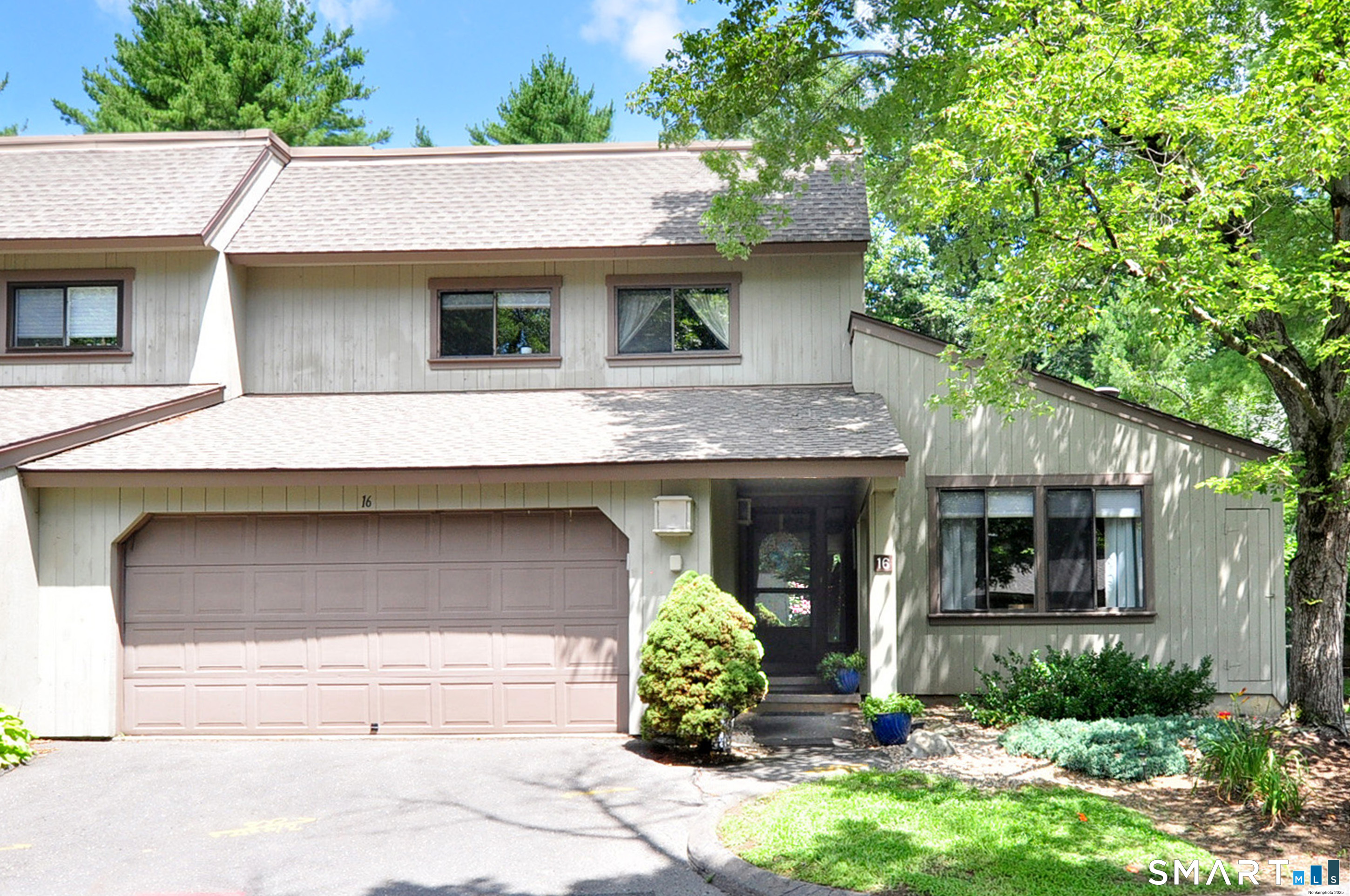 16 Applewood Lane Avon CT 06001