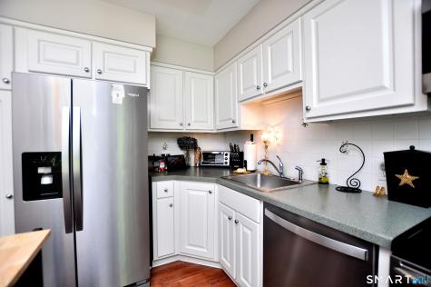 16 Applewood Lane Avon CT 06001