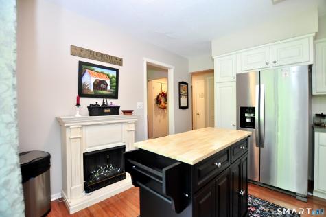 16 Applewood Lane Avon CT 06001