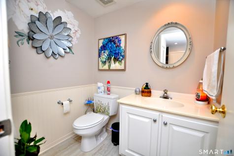 16 Applewood Lane Avon CT 06001