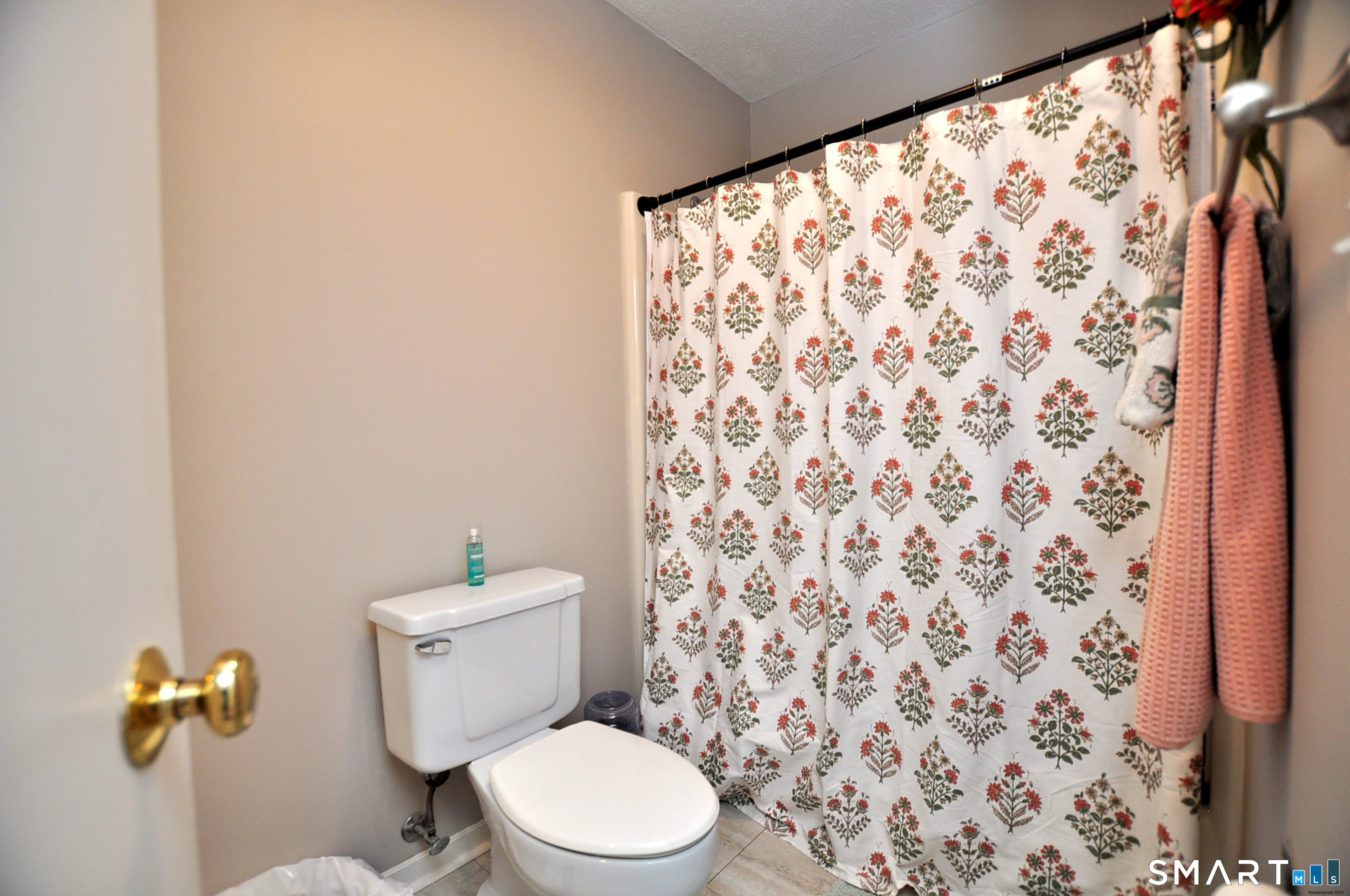 16 Applewood Lane Avon CT 06001