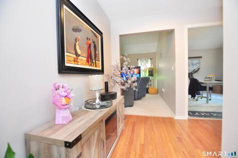 16 Applewood Lane Avon CT 06001