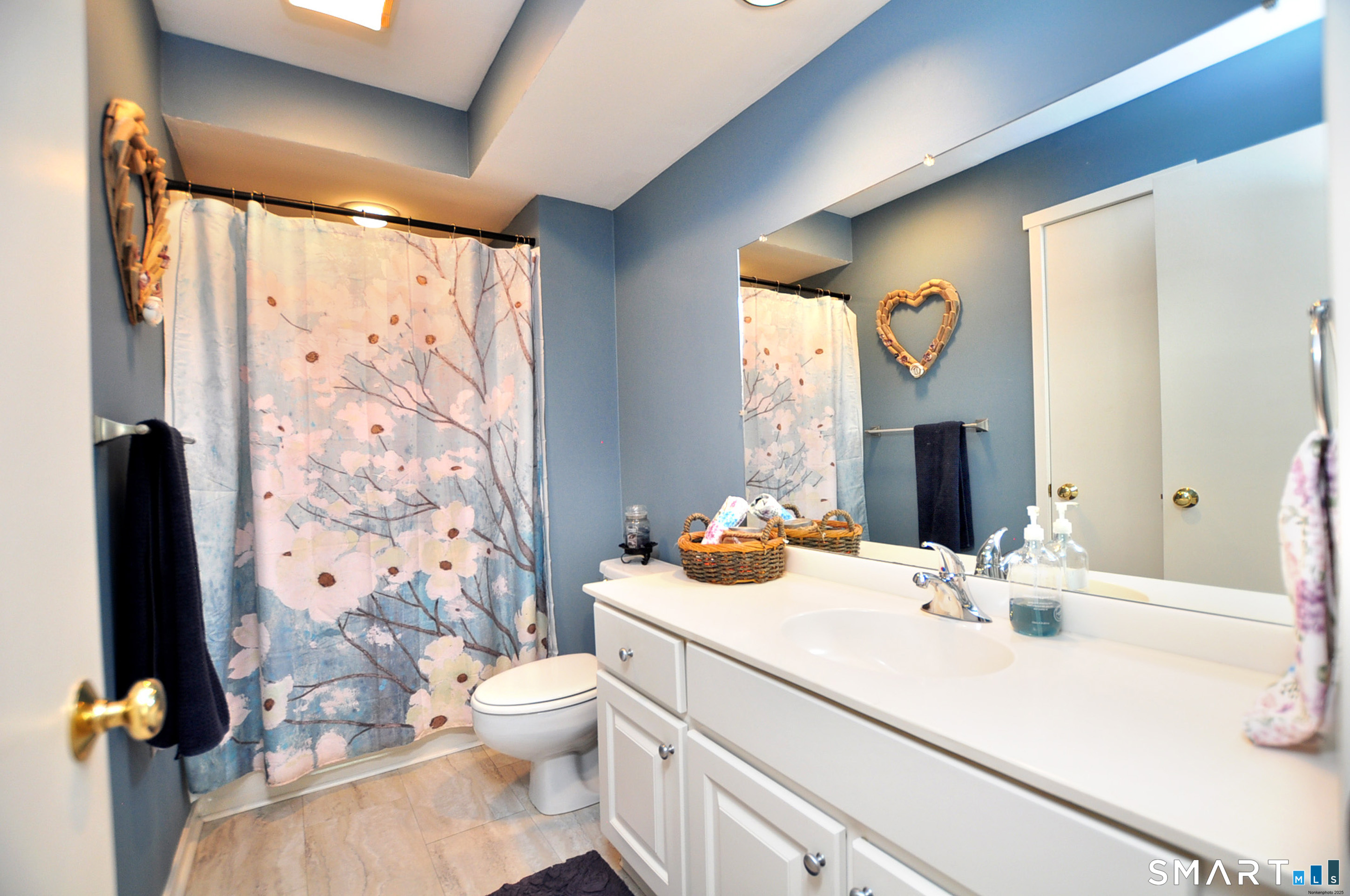 16 Applewood Lane Avon CT 06001