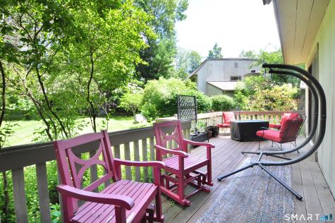 16 Applewood Lane Avon CT 06001