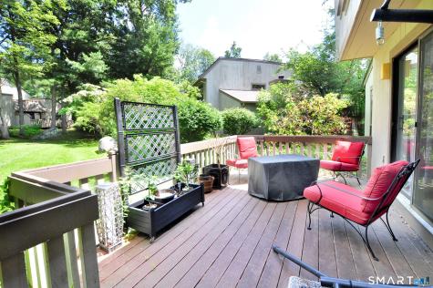 16 Applewood Lane Avon CT 06001