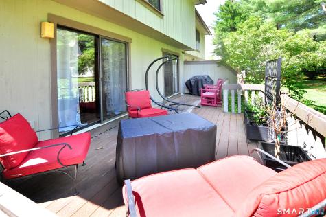 16 Applewood Lane Avon CT 06001