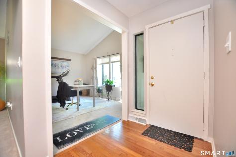 16 Applewood Lane Avon CT 06001