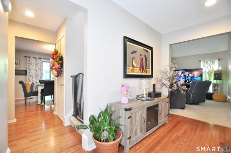16 Applewood Lane Avon CT 06001