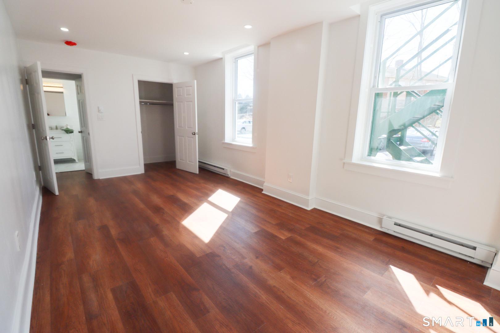156 Garfield Avenue New London CT 06320
