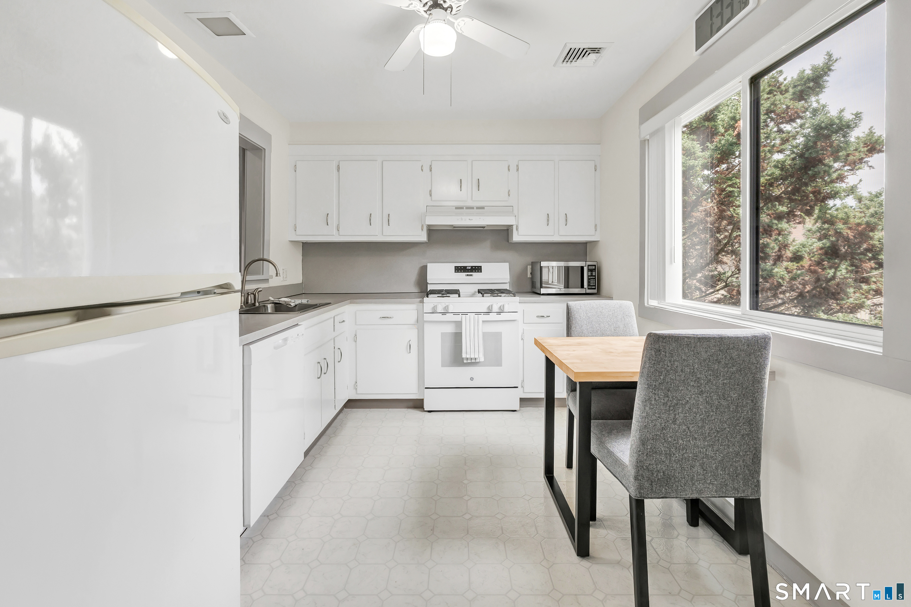 14 Algonquin Lane Stratford CT 06614