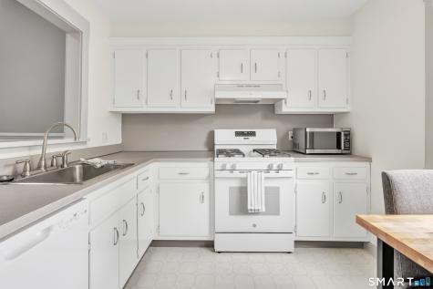 14 Algonquin Lane Stratford CT 06614