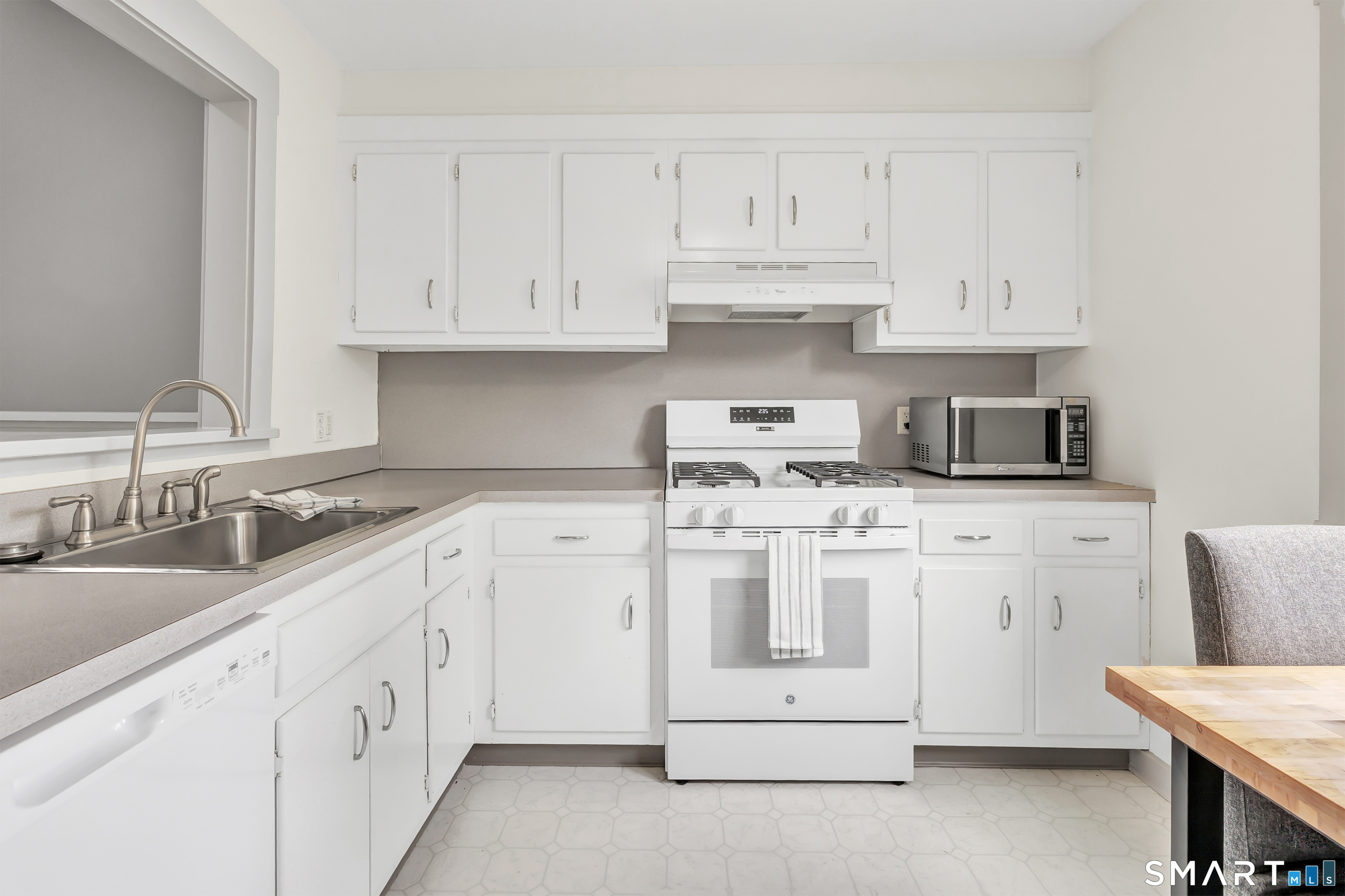 14 Algonquin Lane Stratford CT 06614