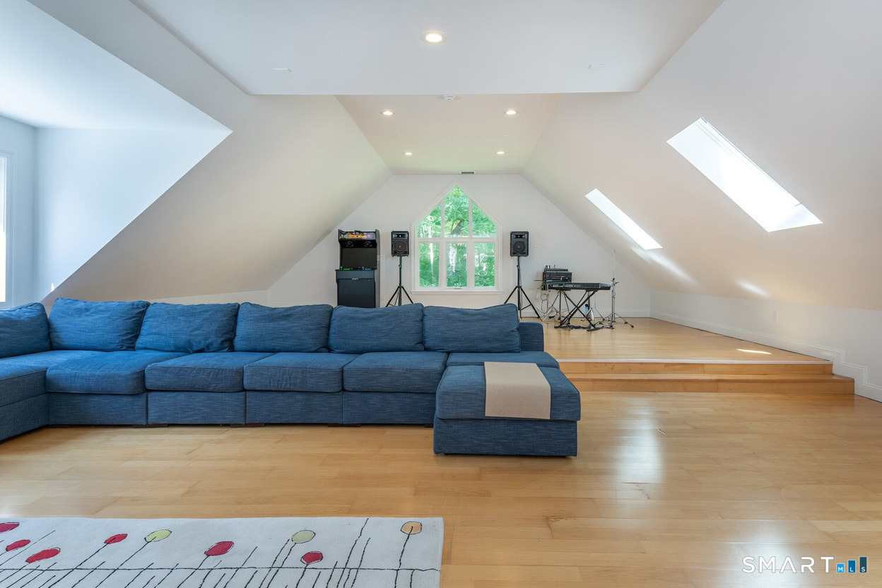 28 Drewbarrie Lane Easton CT 06612