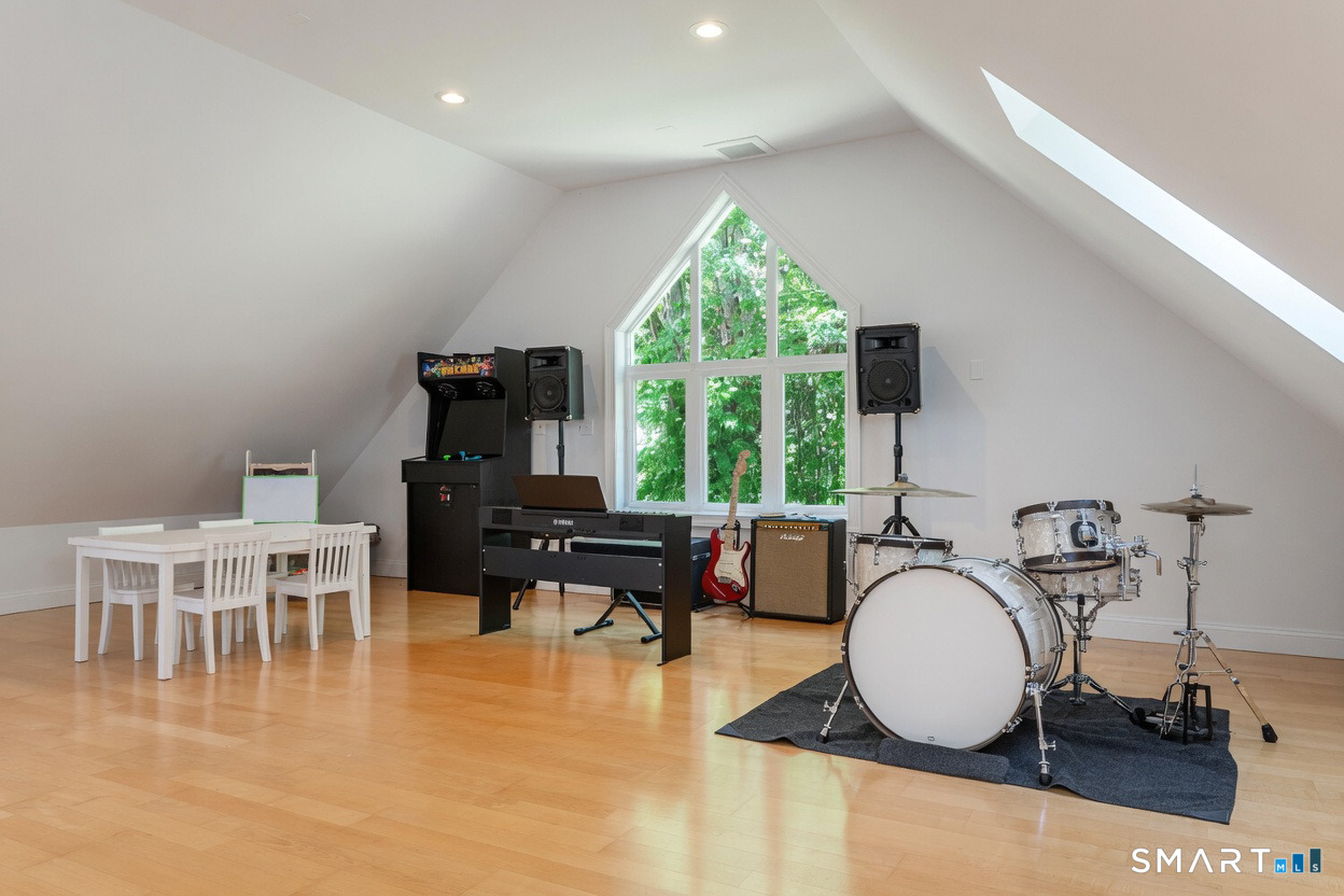 28 Drewbarrie Lane Easton CT 06612