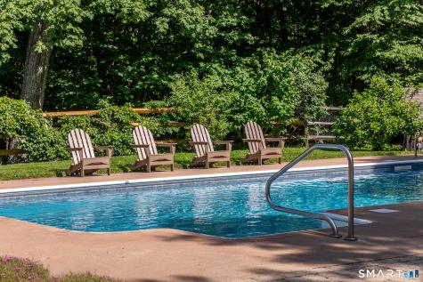28 Drewbarrie Lane Easton CT 06612