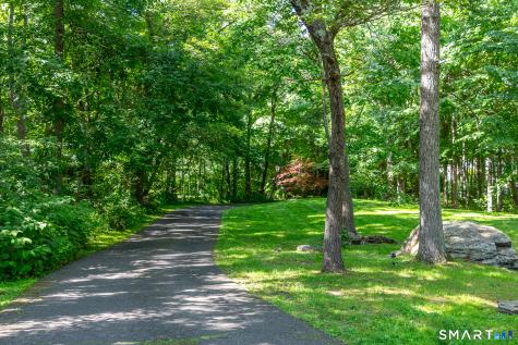 28 Drewbarrie Lane Easton CT 06612