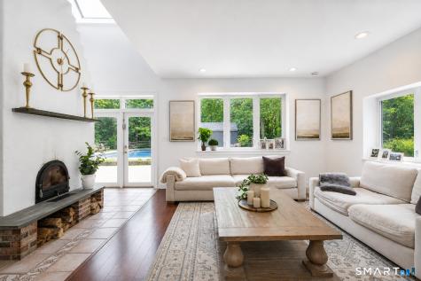 28 Drewbarrie Lane Easton CT 06612