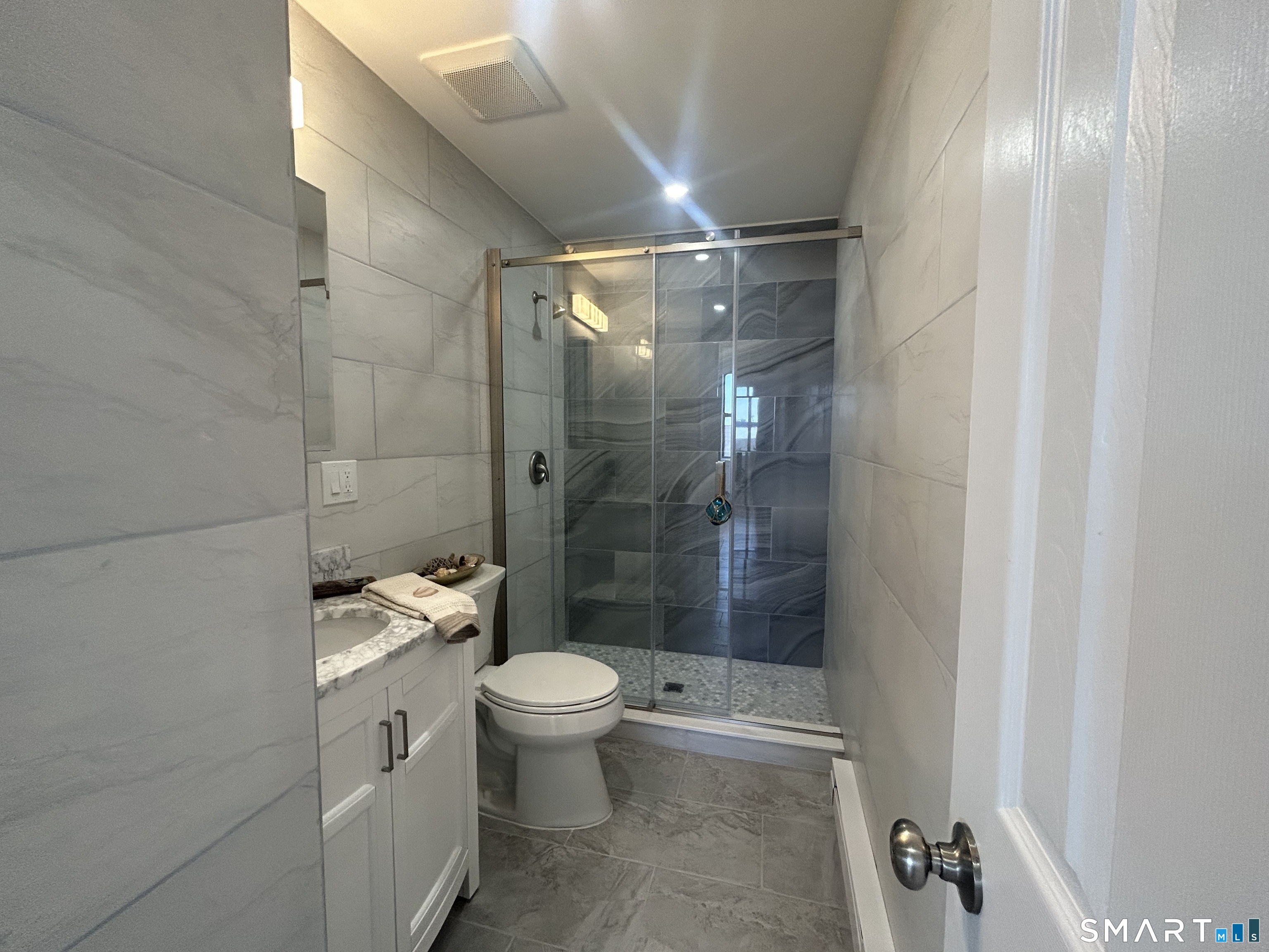 207 Bank Street New London CT 06320