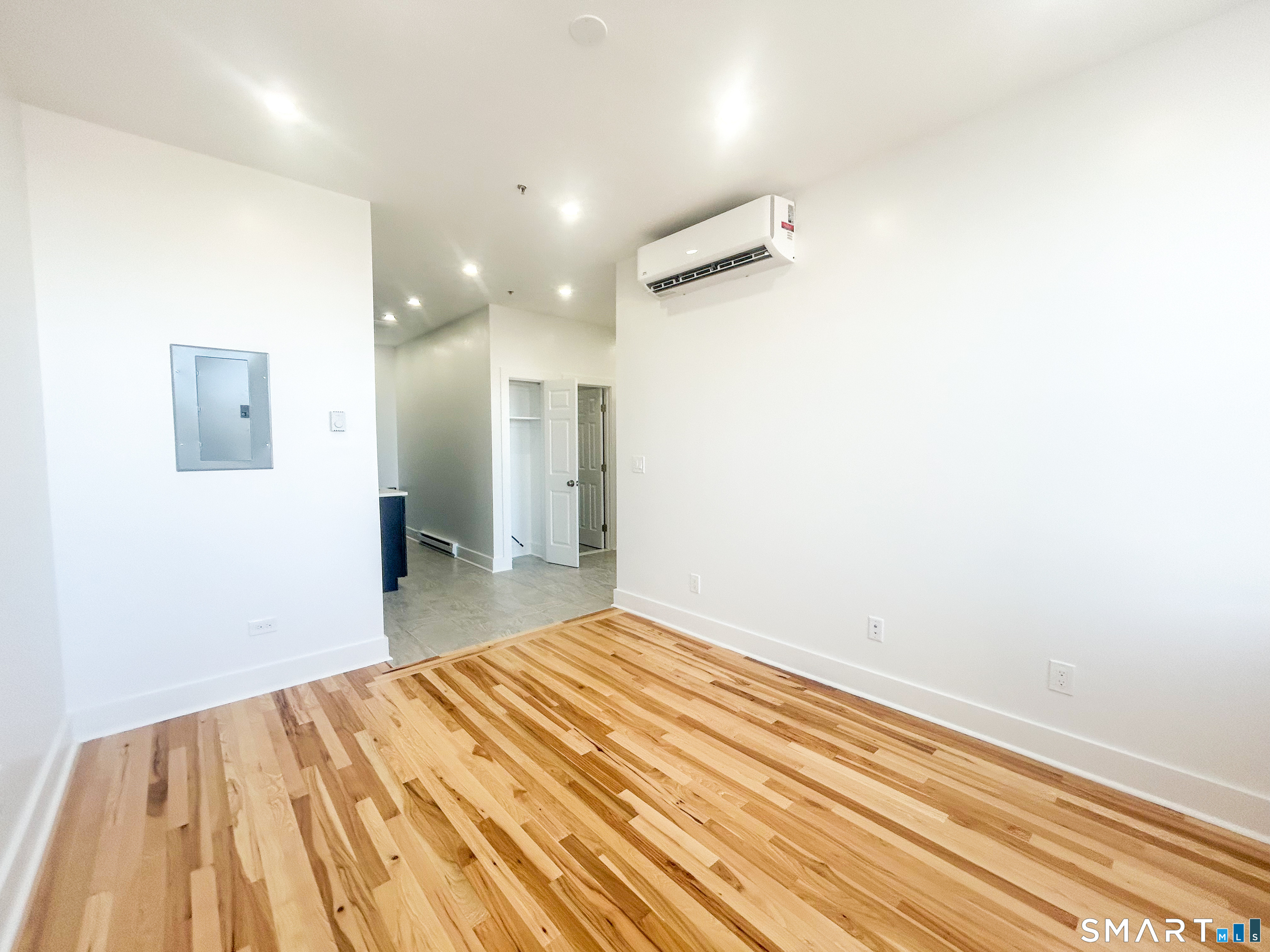 207 Bank Street New London CT 06320